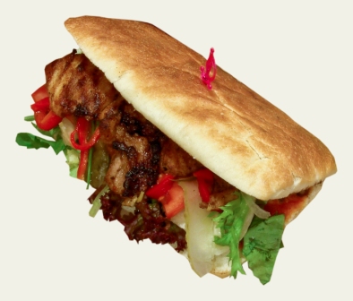 El chivito uruguayo es un manjar que nadie quiere perderse. Se come al plato o en sandwich. (Clickear para agrandar imagen)